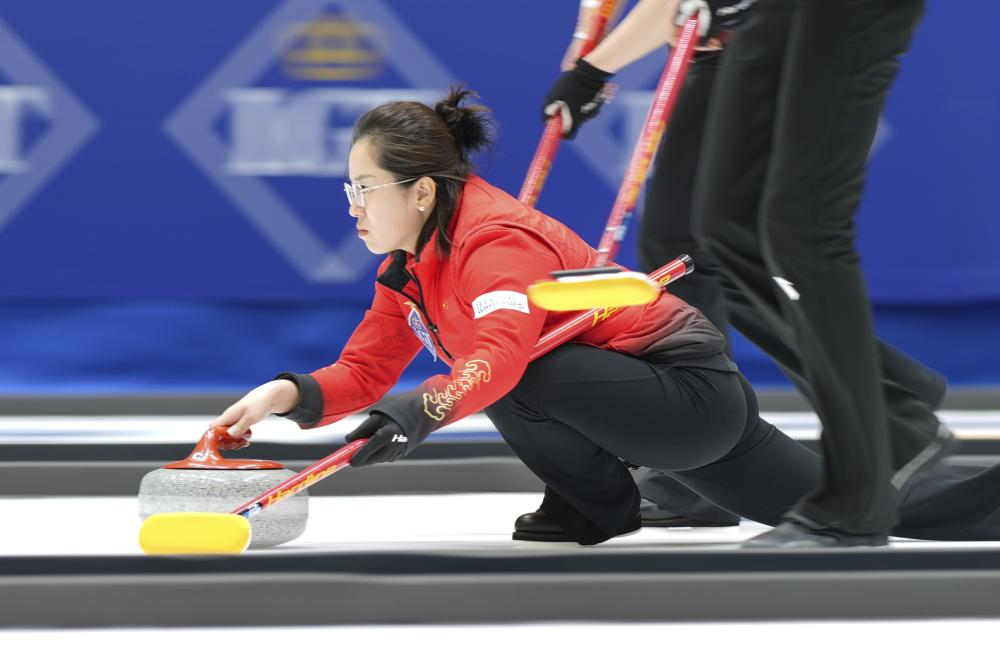 哈登生涯3次单场10+三分，与拉文和JR并列历史第四位