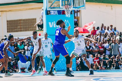 图卢兹加纳国脚阿布-弗朗西斯友谊赛重伤，法甲官方送上祝福