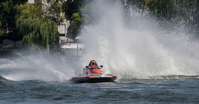 门将助攻前锋！离谱名场面